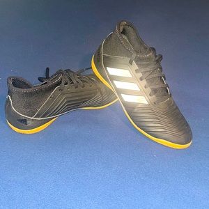 Adidas, tennis shoes excellent condition indoor games